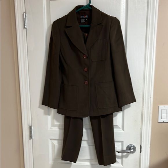 Brown Women's Pant Suit - Picture 1 of 16